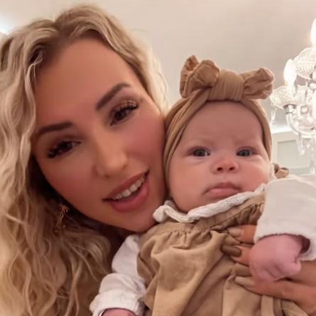 Eliza Klenner und Töchterchen Leni Lotta im Dezember 2025