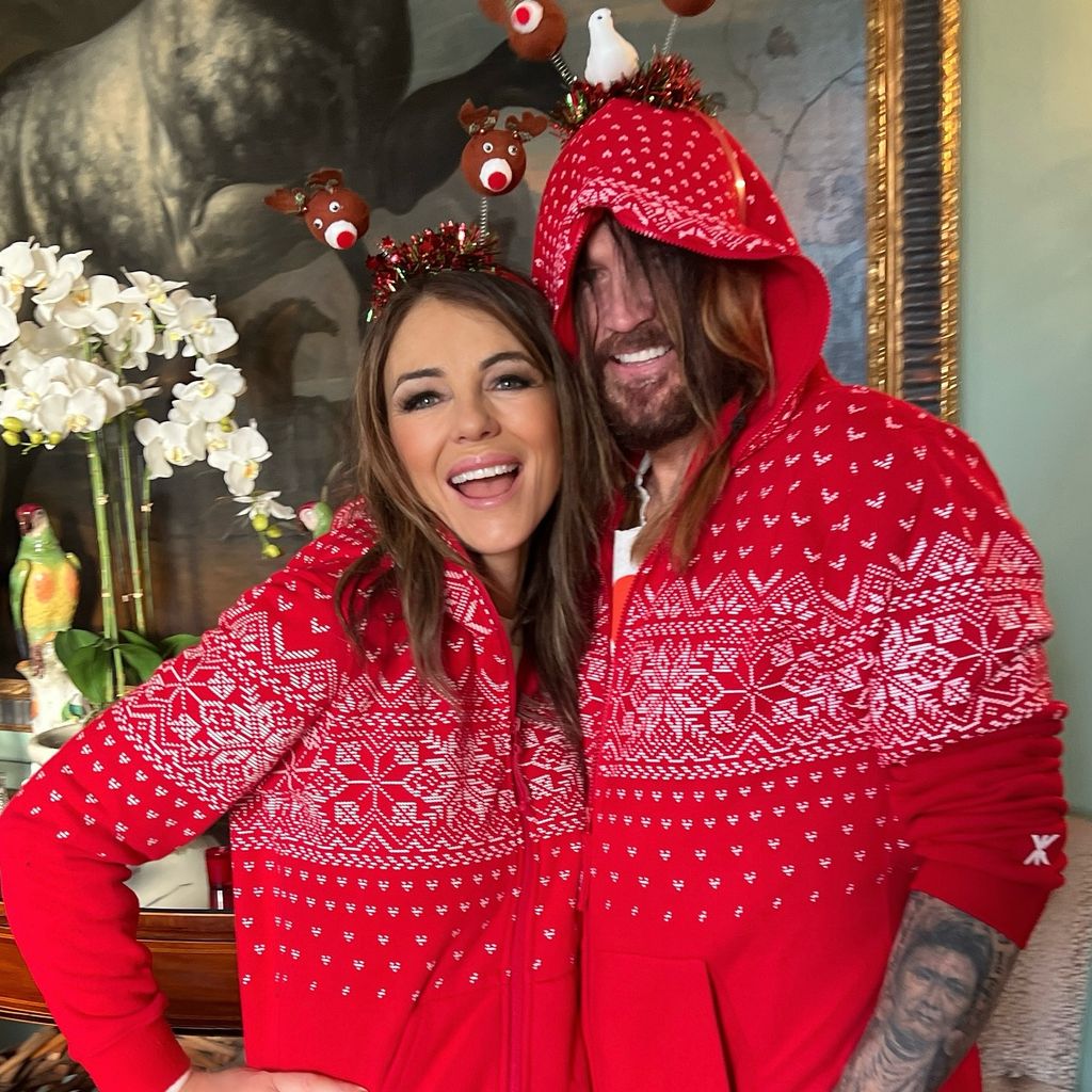 Elizabeth Hurley und Billy Ray Cyrus an Weihnachten 2025