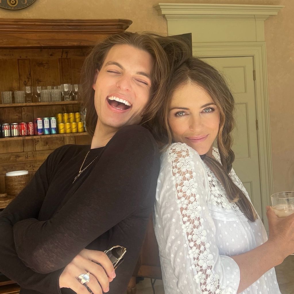 Damian und Mama Elizabeth Hurley