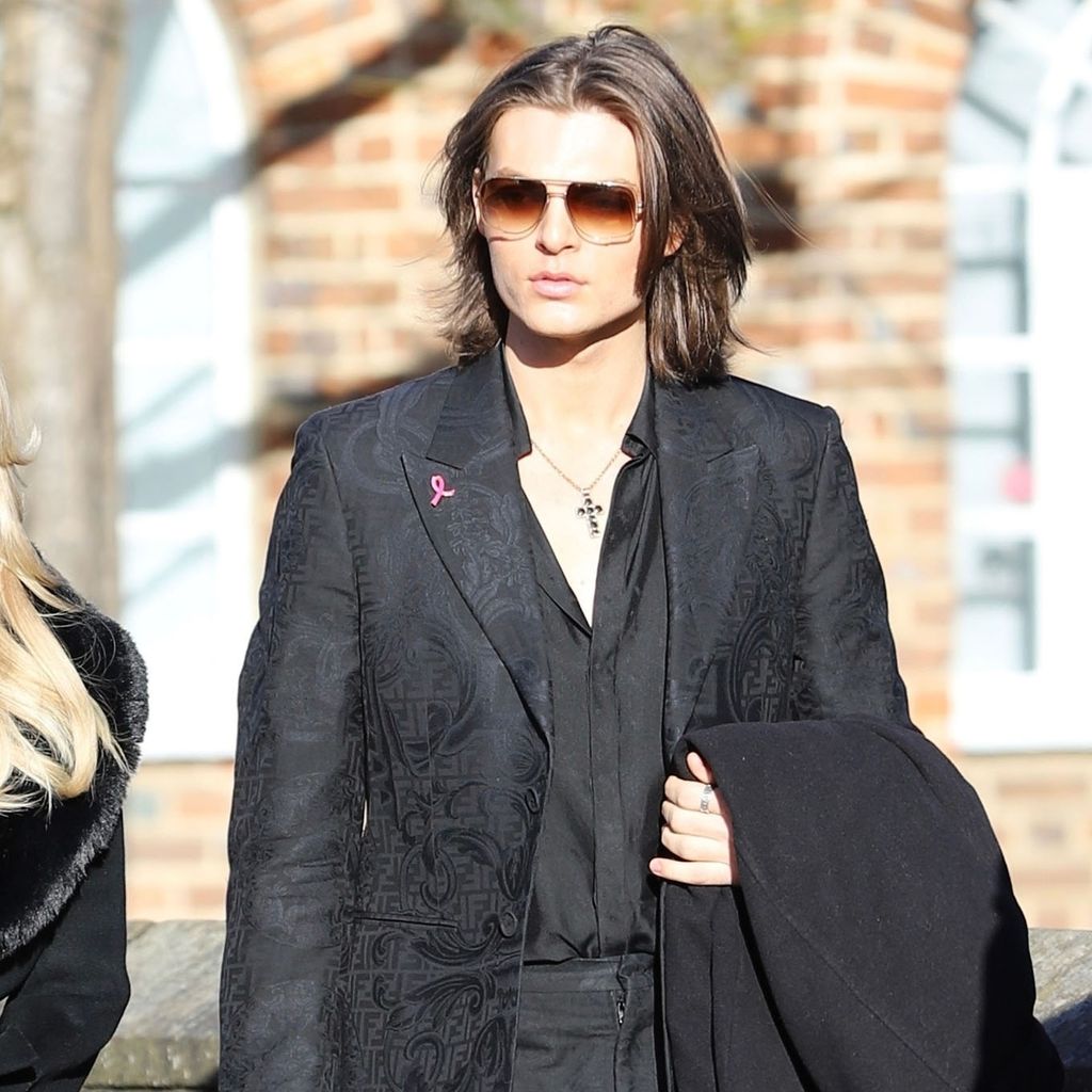Elizabeth Hurleys Sohn Damian Hurley bei der Beerdigung von Liam Payne