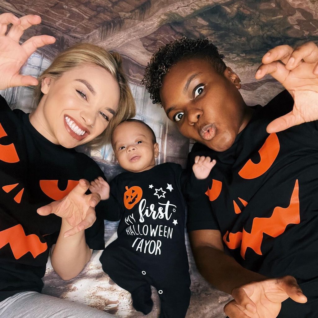 Ella Baig und Nicola Adams mit ihrem Sohn im Oktober 2022