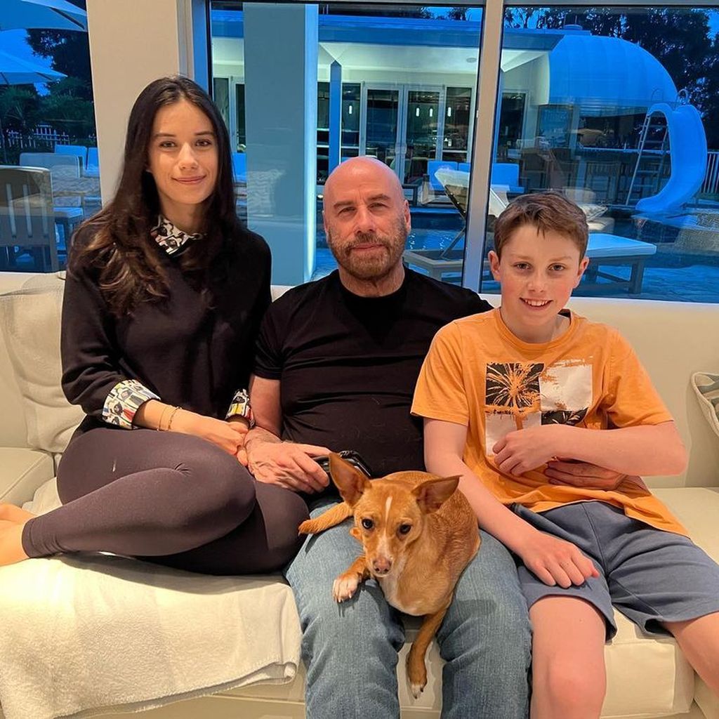 Ella Bleu Travolta, John Travolta und Benjamin Travolta im Juni 2023