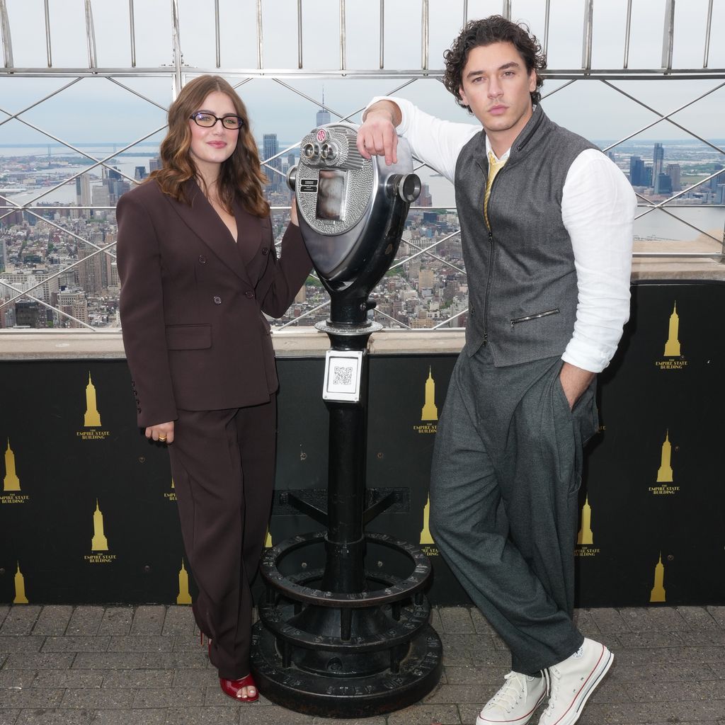 Ella Bright und Belmont Cameli besuchen das Empire State Building in New York City, 11. Mai 2026