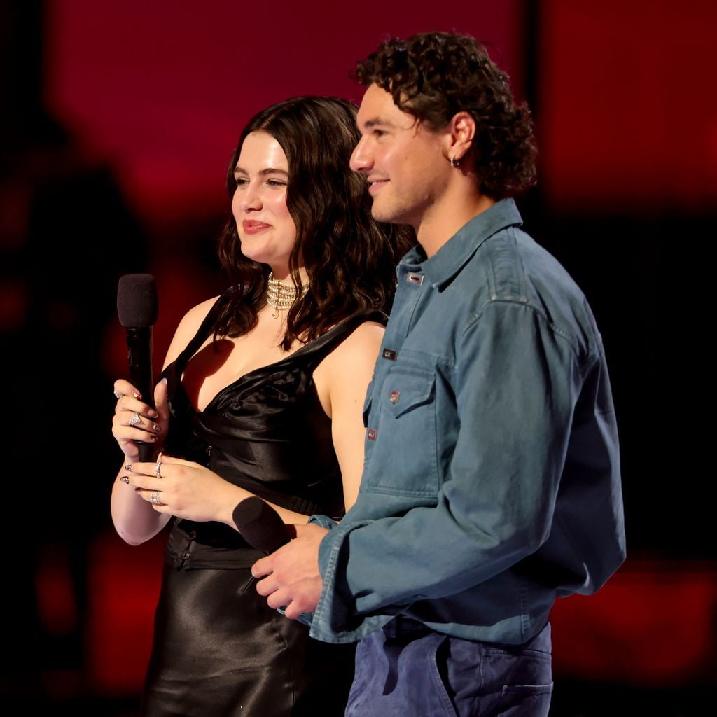 Ella Bright und Belmont Cameli auf der Bühne bei den MTV Video Music Awards 2026