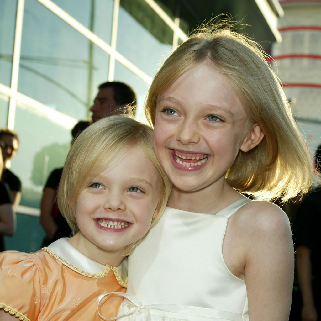 Elle und Dakota Fanning als Kinder auf einer Filmpremiere in Los Angeles