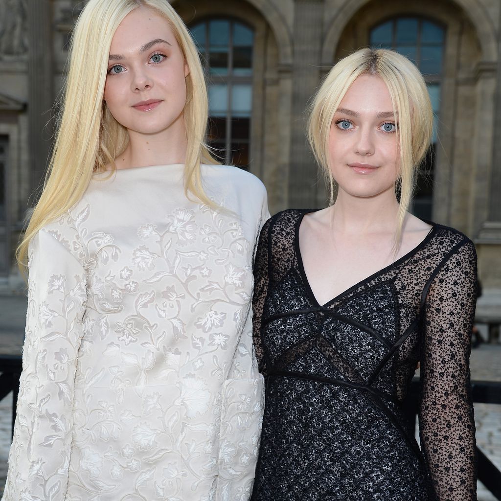 Elle und Dakota Fanning bei der Fashion Week in Paris im Oktober 2013