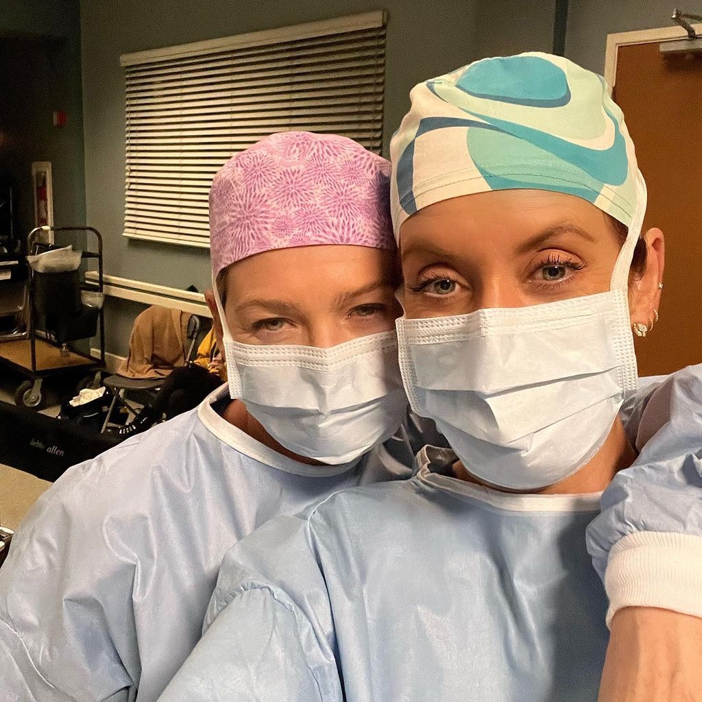 Ellen Pompeo und Kate Walsh am Set von "Grey's Anatomy"
