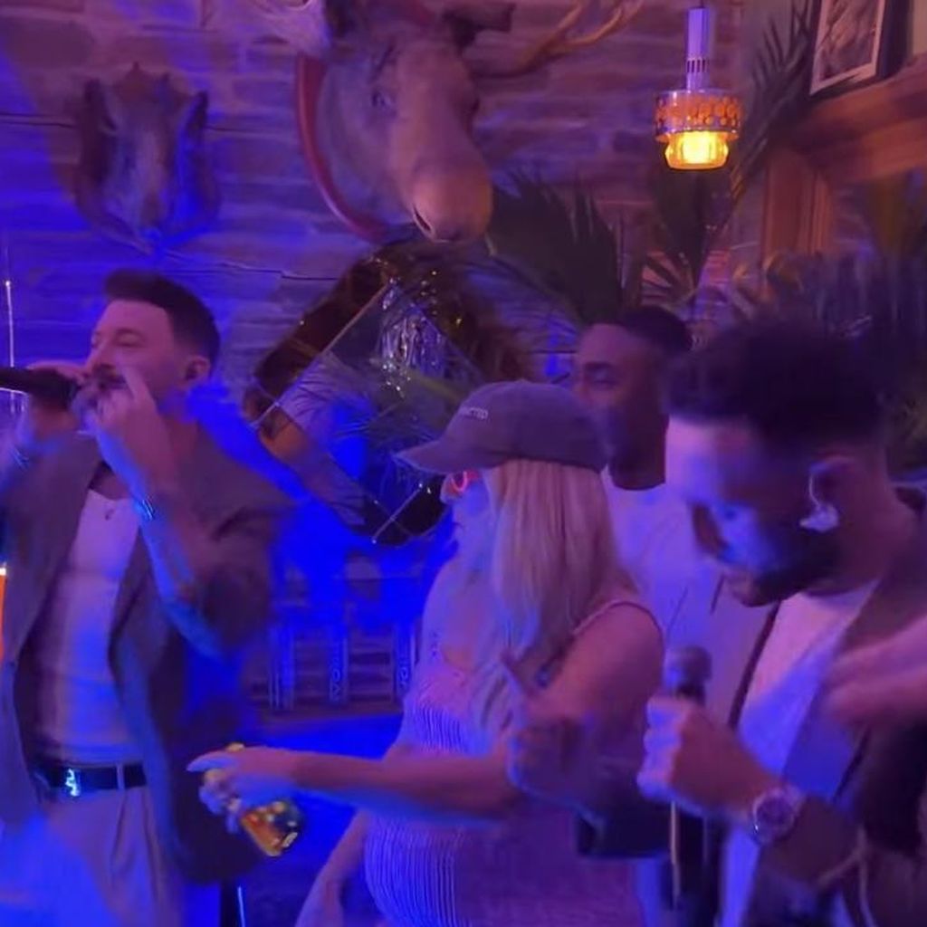 Ellie Goulding mit der Boyband Blue