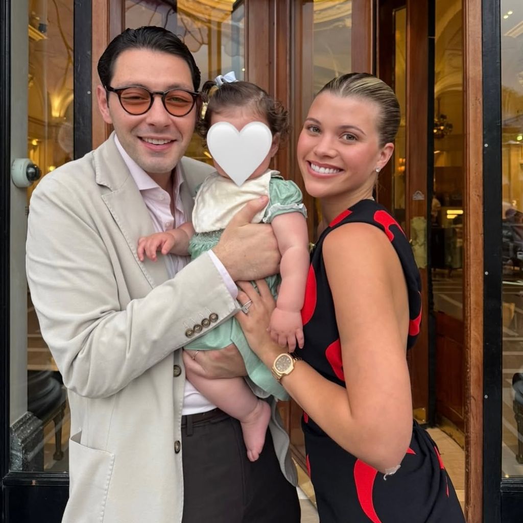 Elliot Grainge und Sofia Richie Grainge mit ihrer Tochter