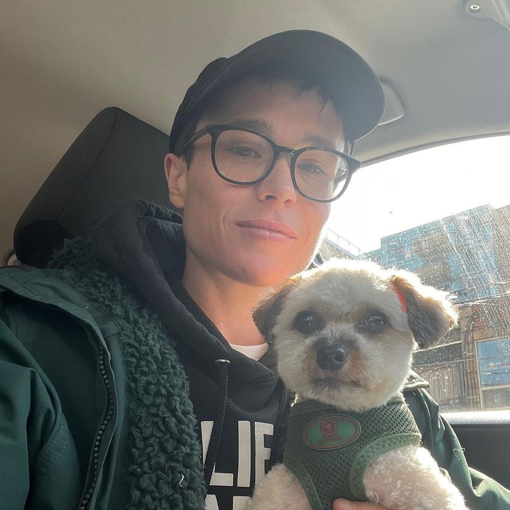 Elliot Page mit seinem Hund 2023