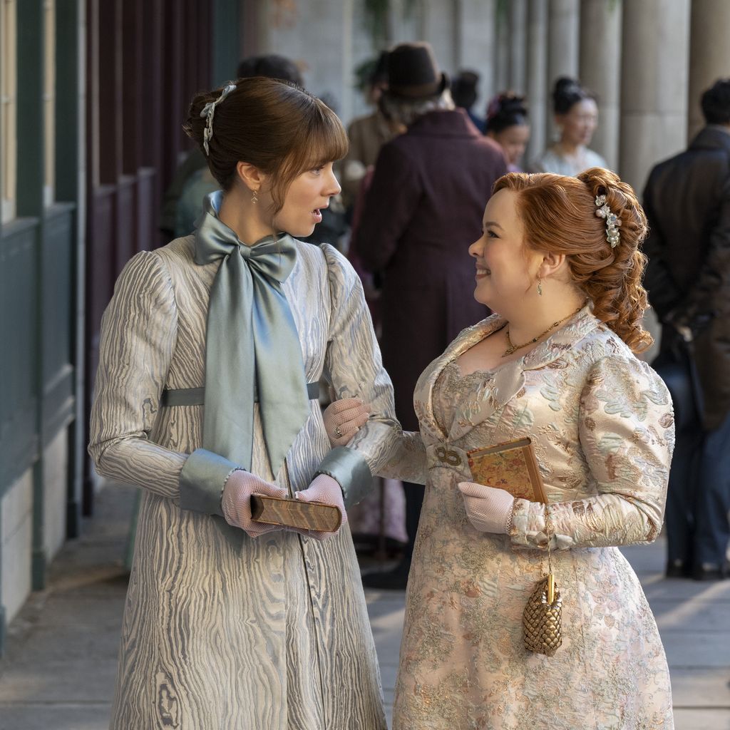 Eloise Bridgerton und Penelope Featherington in Staffel 4, Folge 4