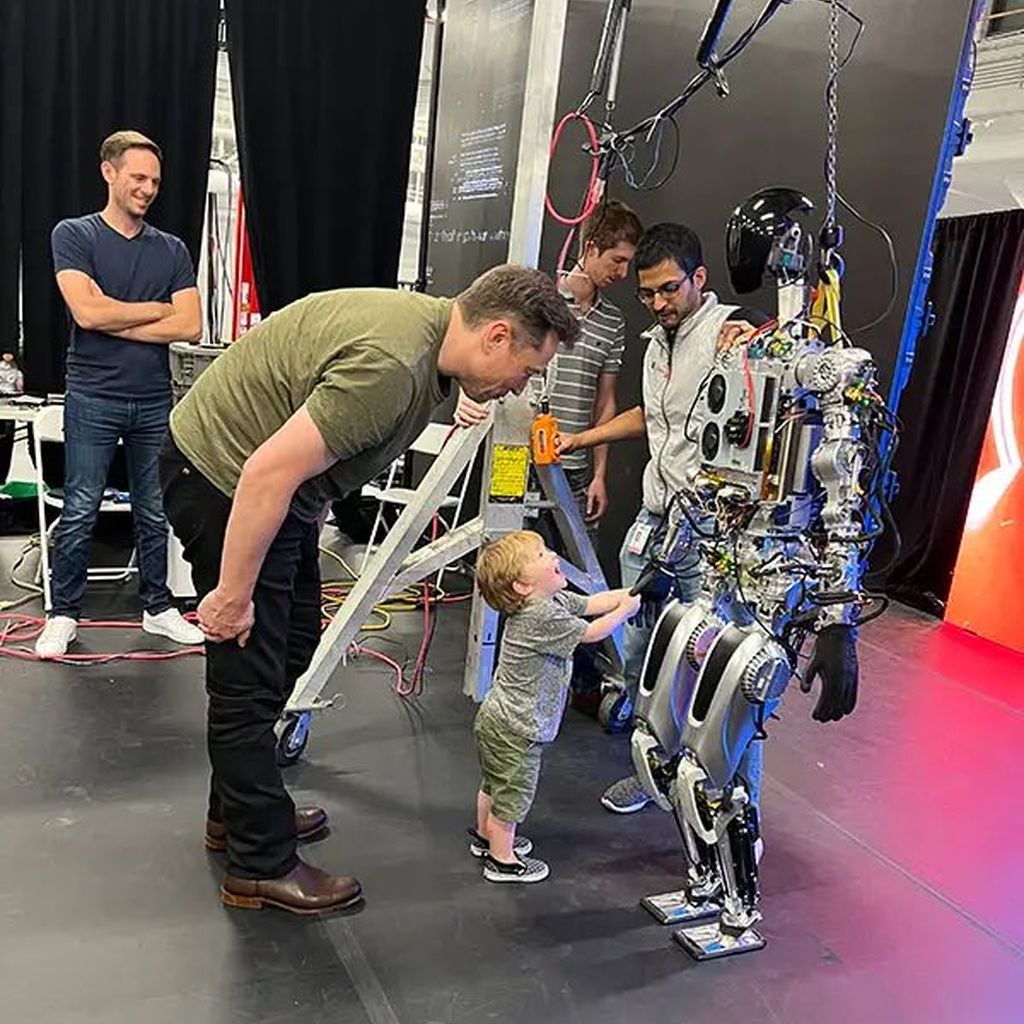 Elon Musk mit seiner Tochter Exa Dark Sideræl