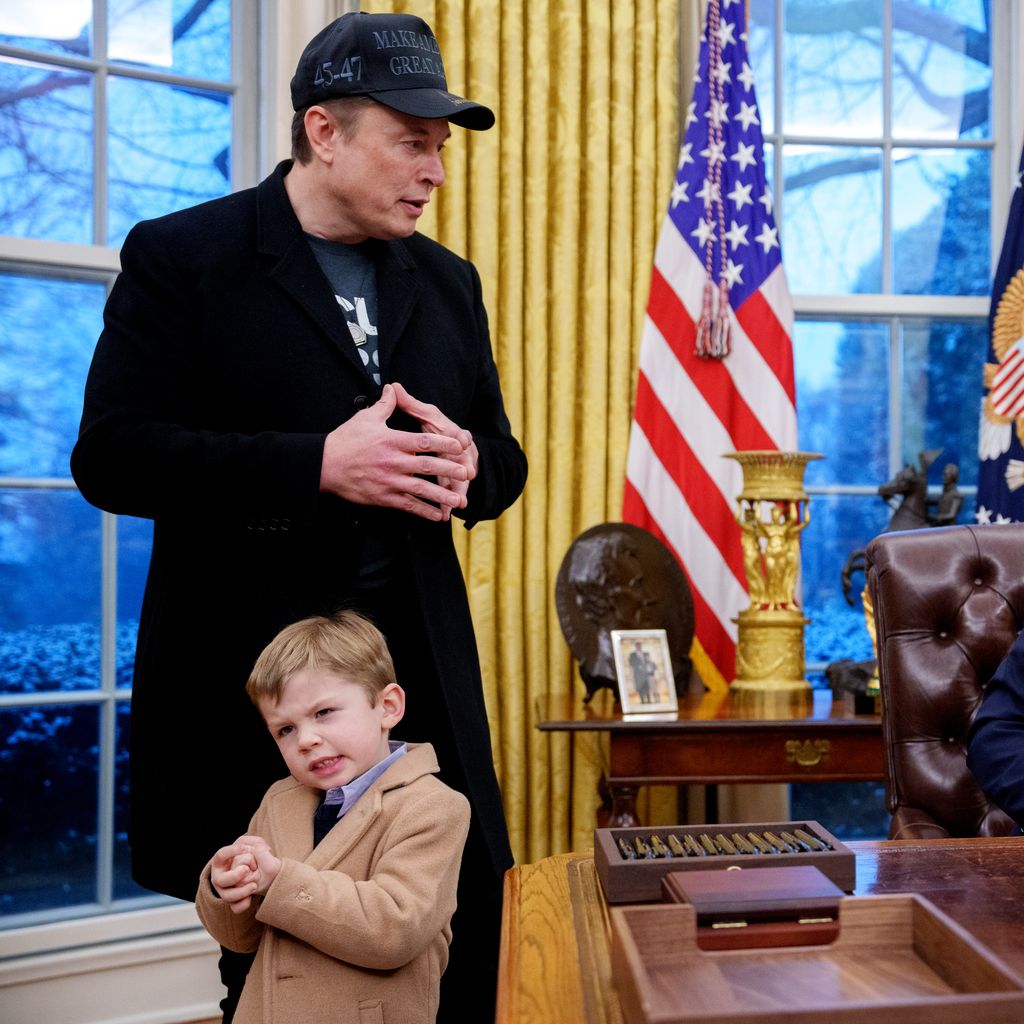 Elon Musk, sein Sohn X und Donald Trump im Weißen Haus, Februar 2025
