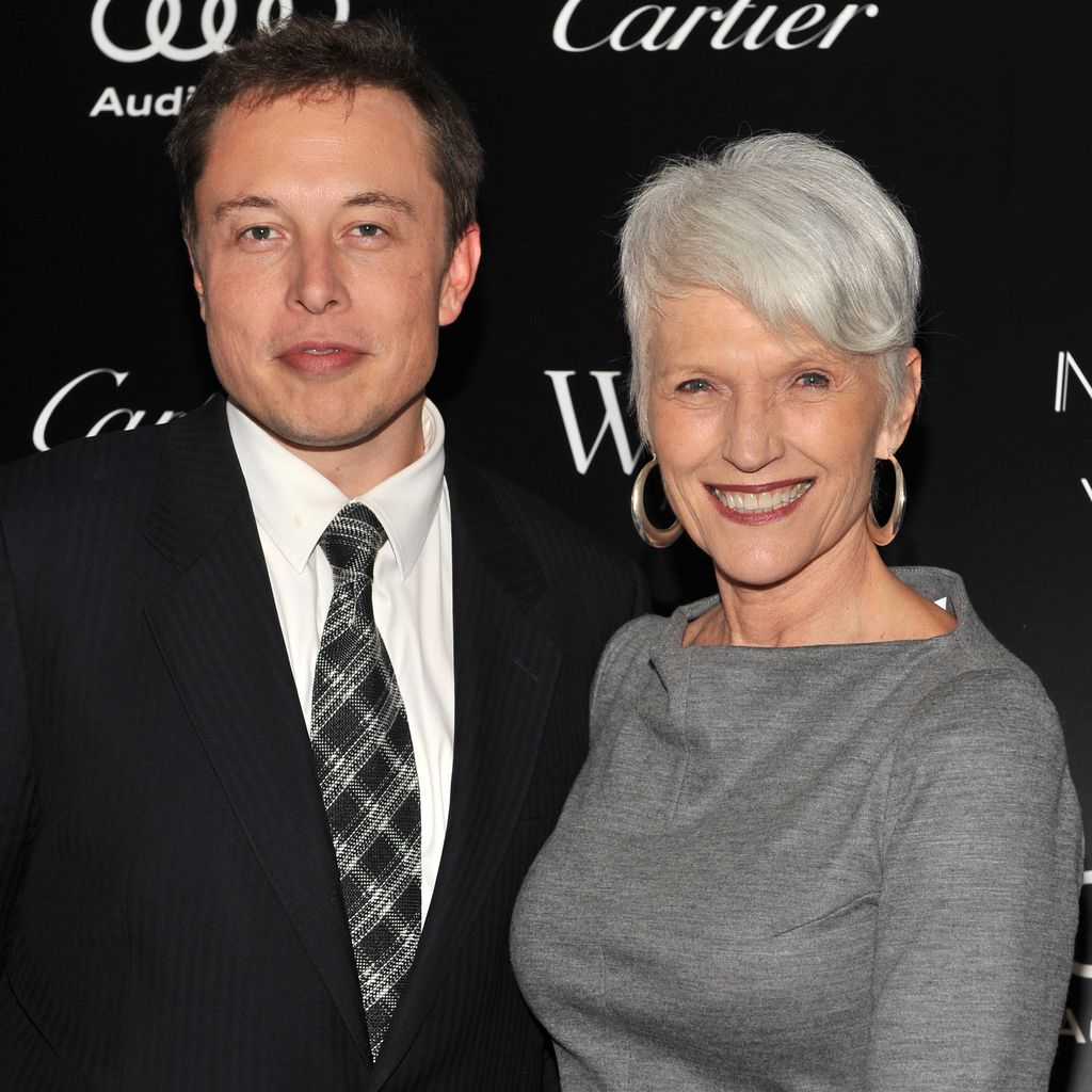 Elon Musk und seine Mutter Maya Musk im Oktober 2011