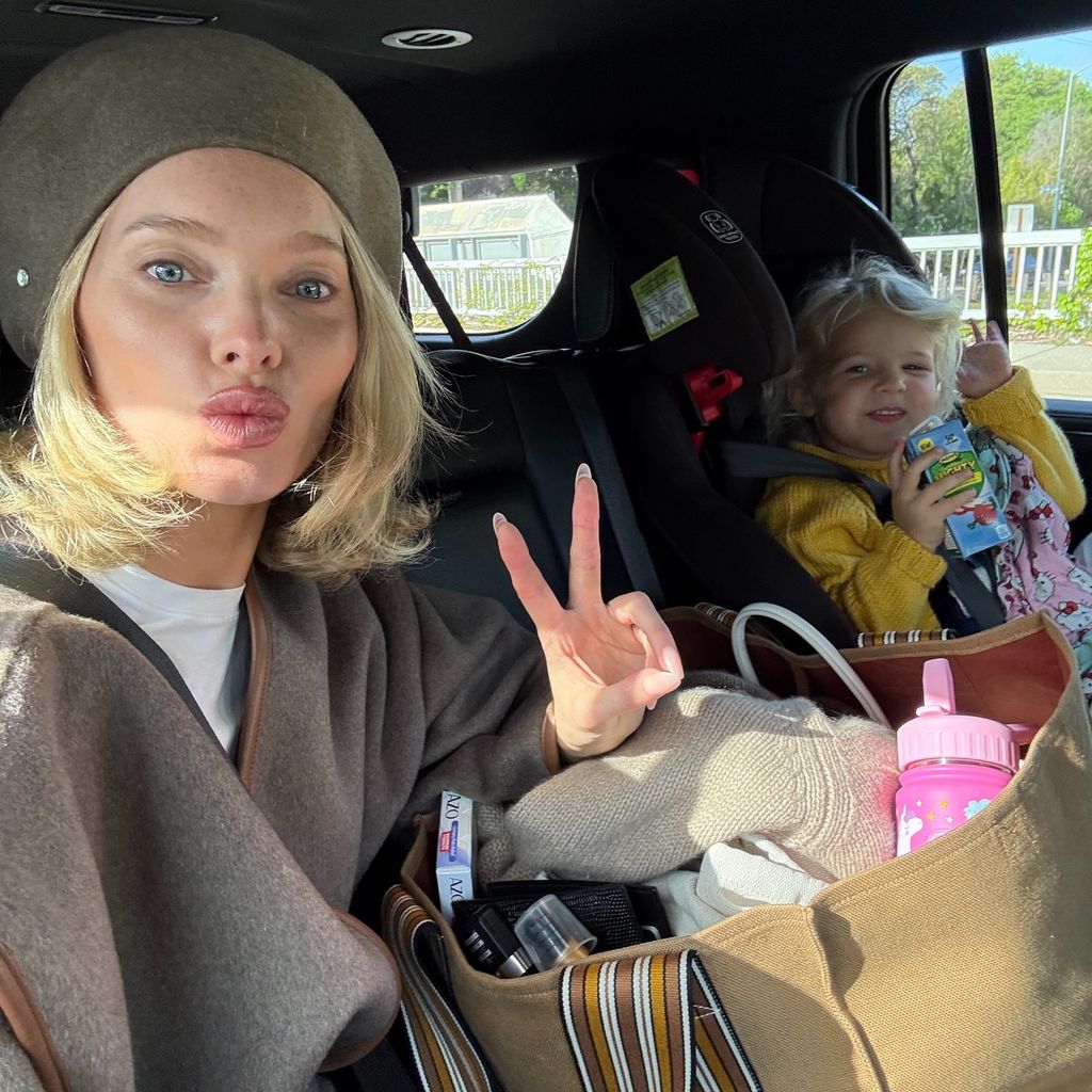Elsa Hosk und ihre Tochter Tuulikki, April 2025