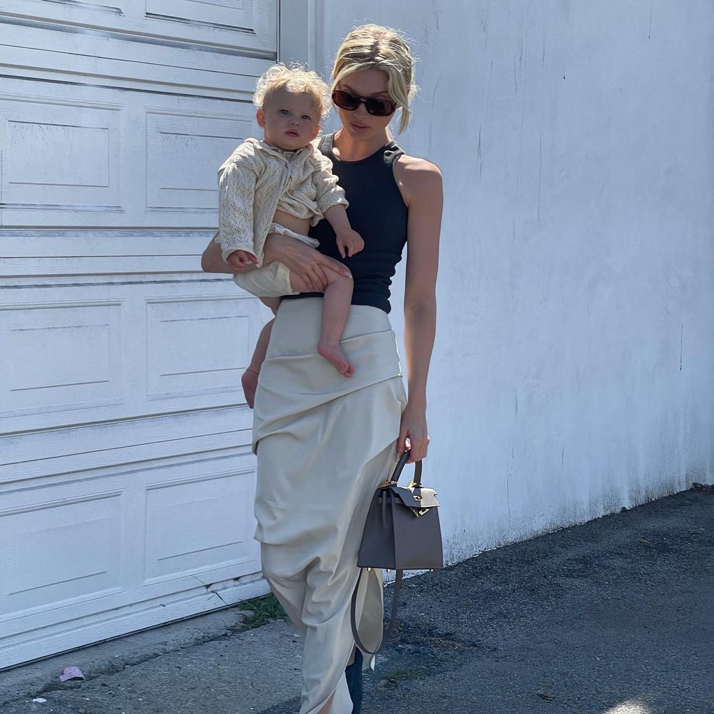 Elsa Hosk und ihre Tochter Tuulikki im April 2022