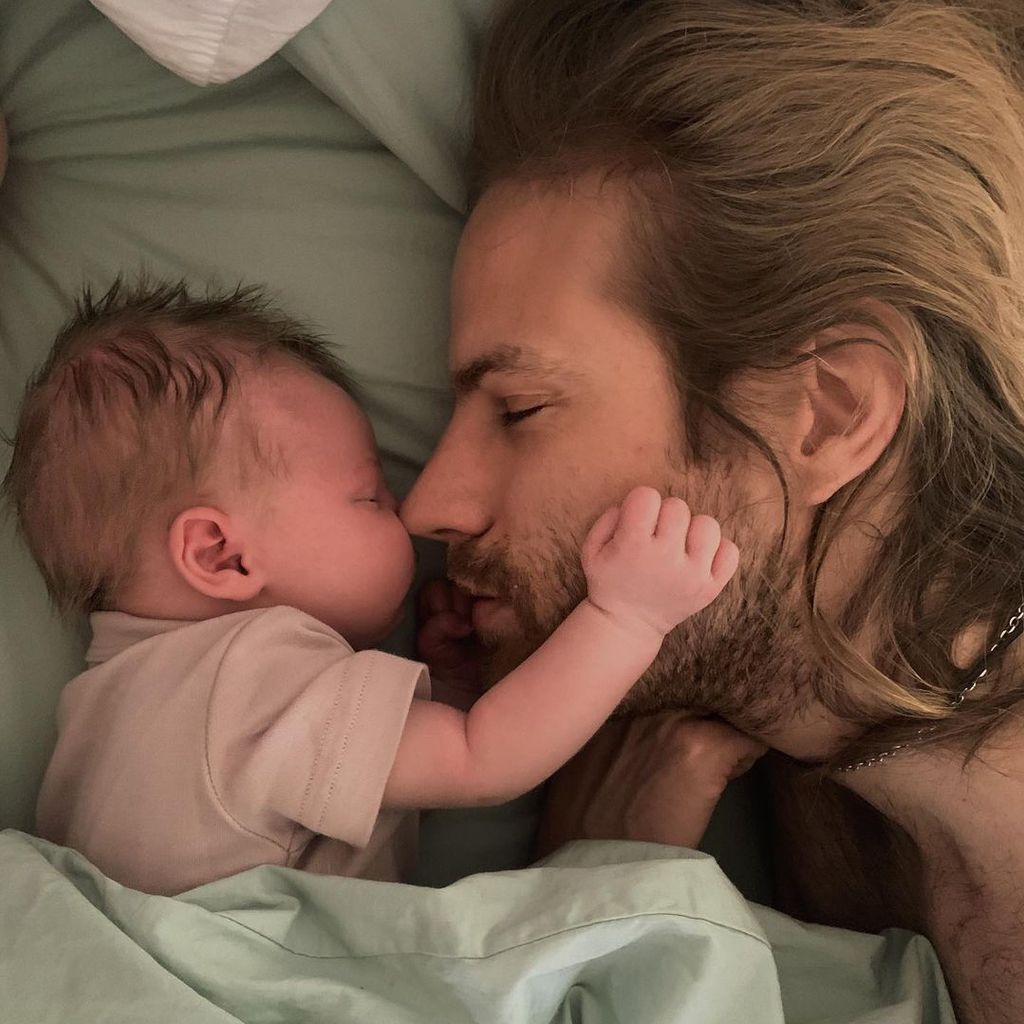 Elsa Hosks Partner Tom Daly und ihr gemeinsames Baby Tuulikki Joan