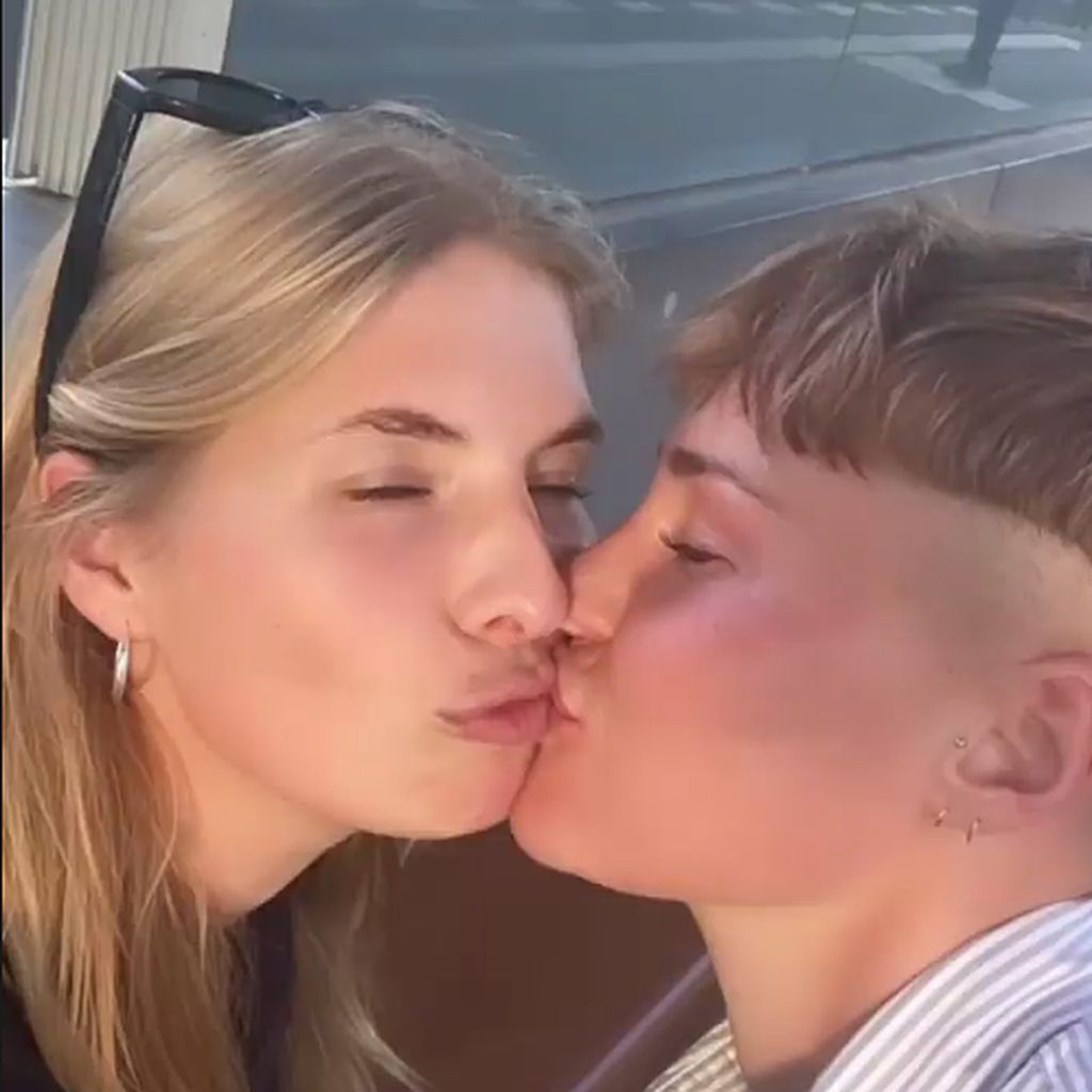 Elsa Louise mit ihrer Freundin Melissa