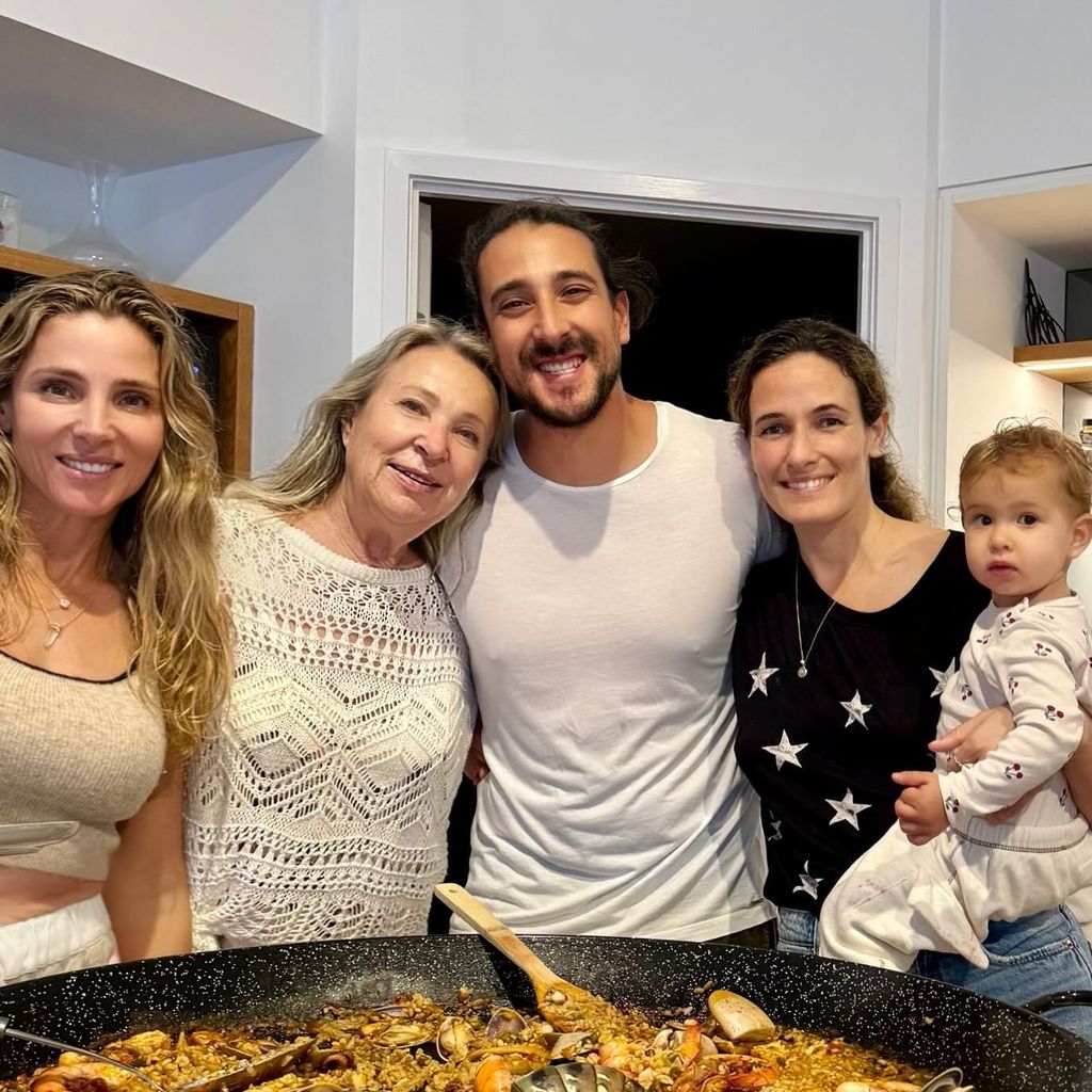 Elsa Pataky mit ihrer Mutter, Cristiano Prieto und dessen Frau und Tochter, Mai 2024