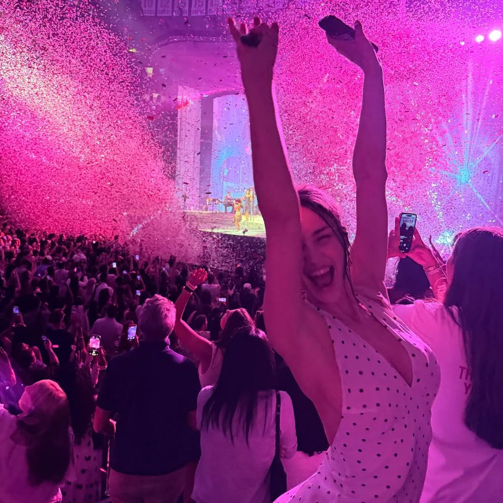 Elsie Hewitt beim Konzert von Olivia Dean In New York City