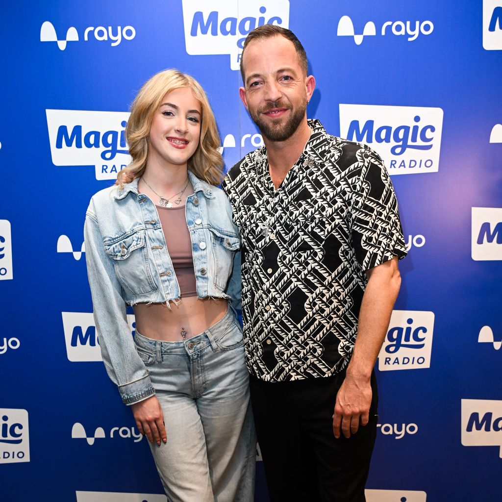 James Morrison und Tochter Elsie Morrison bei der "Magic Of Christmas"-Show im London Palladium