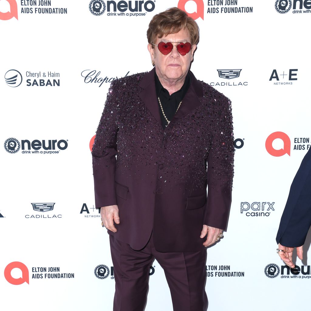 Elton John, Sänger