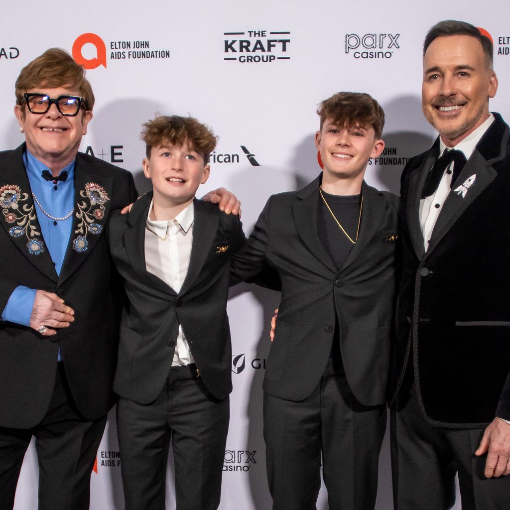 Elton John, seine Söhne Zachary und Elijah und sein Mann David Furnish, März 2025