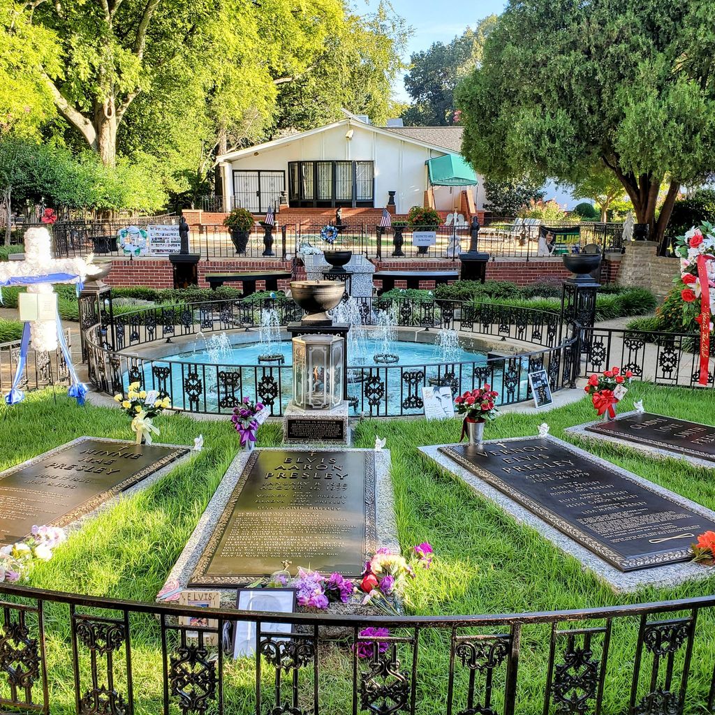 Elvis Presleys Grab in Graceland, Memphis