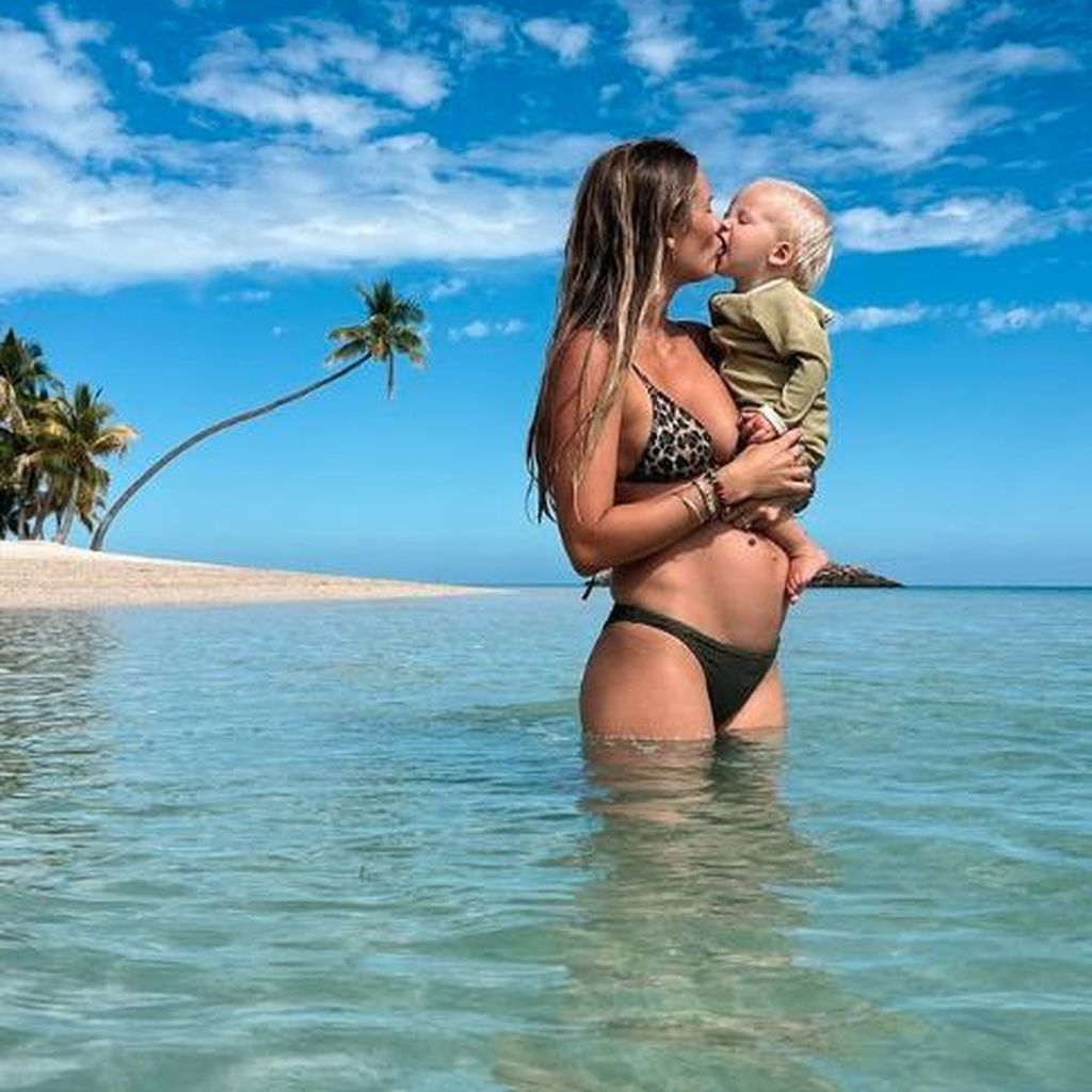 Elyse Knowles und ihr Sohn im Juni 2024