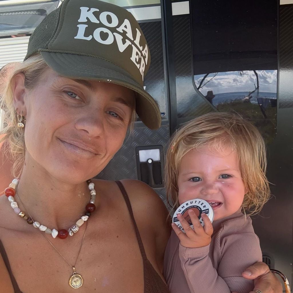 Elyse Knowles und ihre Tochter Java