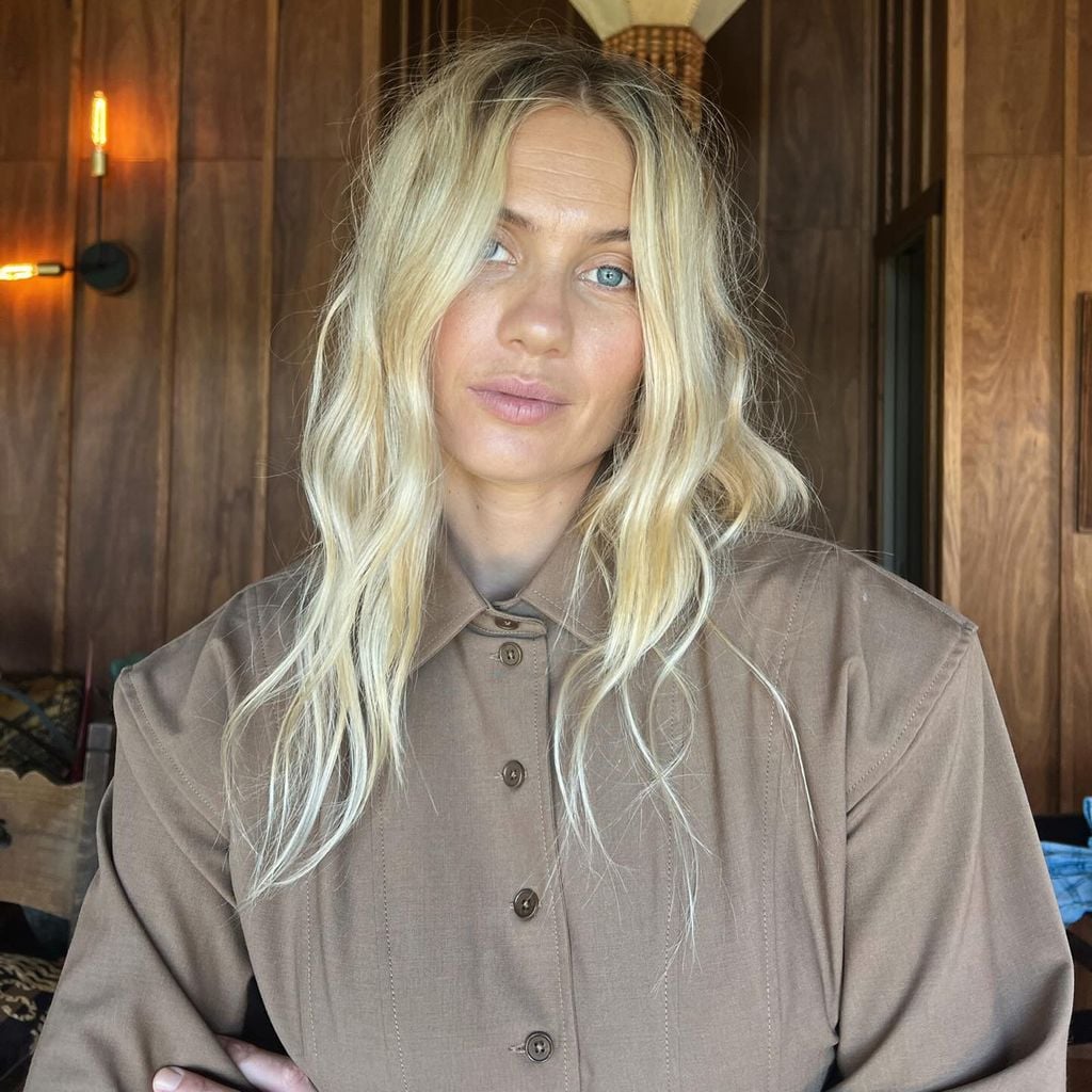 Elyse Knowles, Model