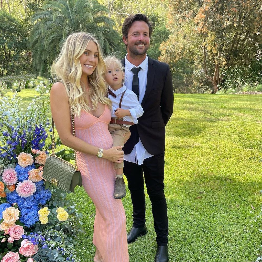 Elyse Knowles und Josh Barker mit ihrem Sohn Sunny im Februar 2023