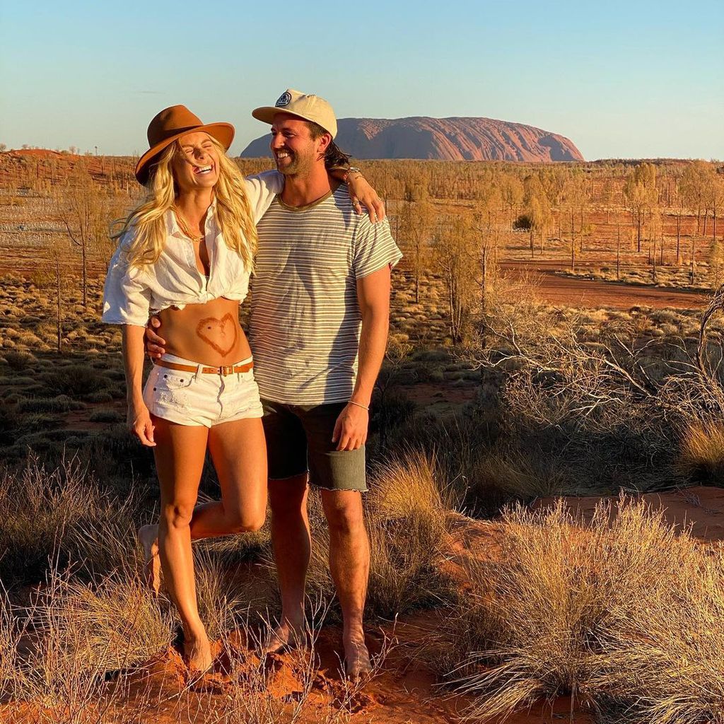 Elyse Knowles und Josh Barker