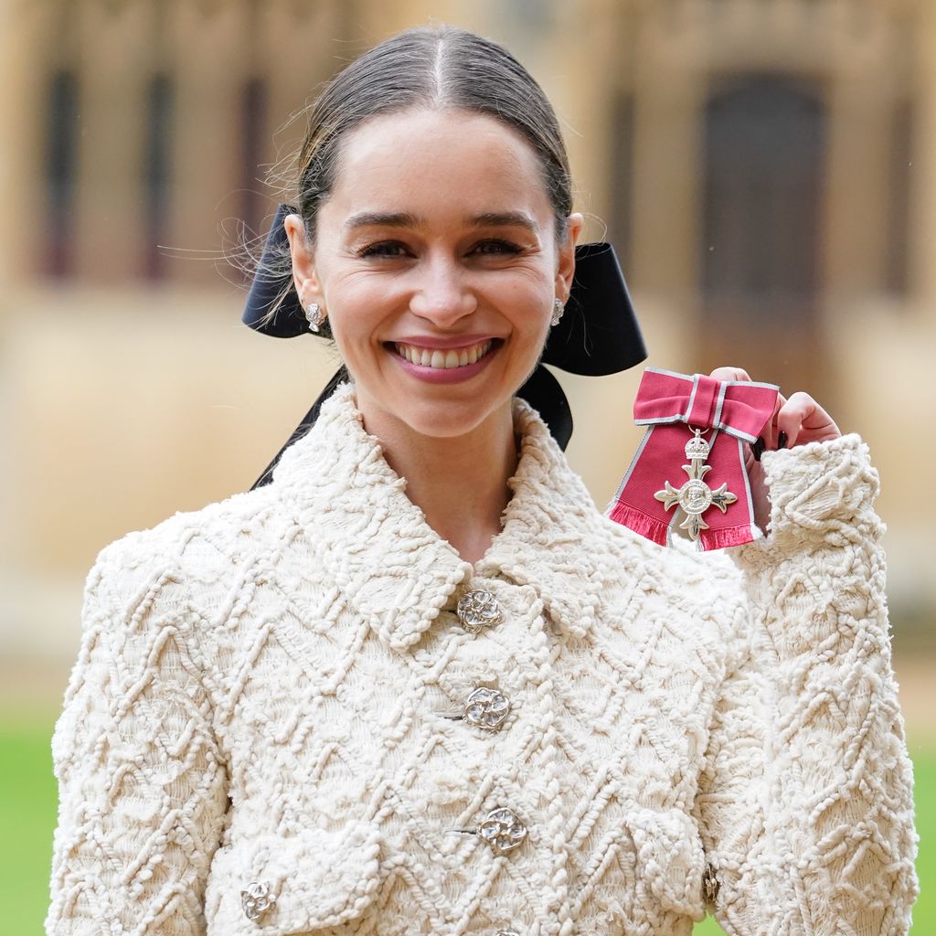 Emilia Clarke auf Schloss Windsor. 2024