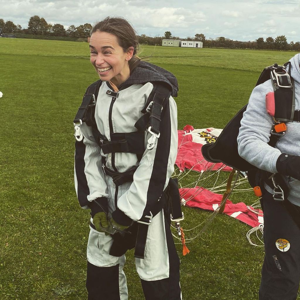 Emilia Clarke nach ihrem Fallschirmsprung, Oktober 2020