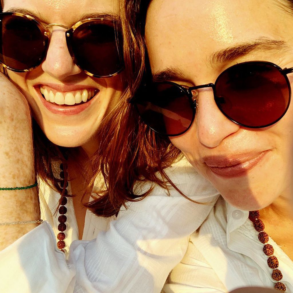 Emilia Clarke und Rose Leslie im Urlaub