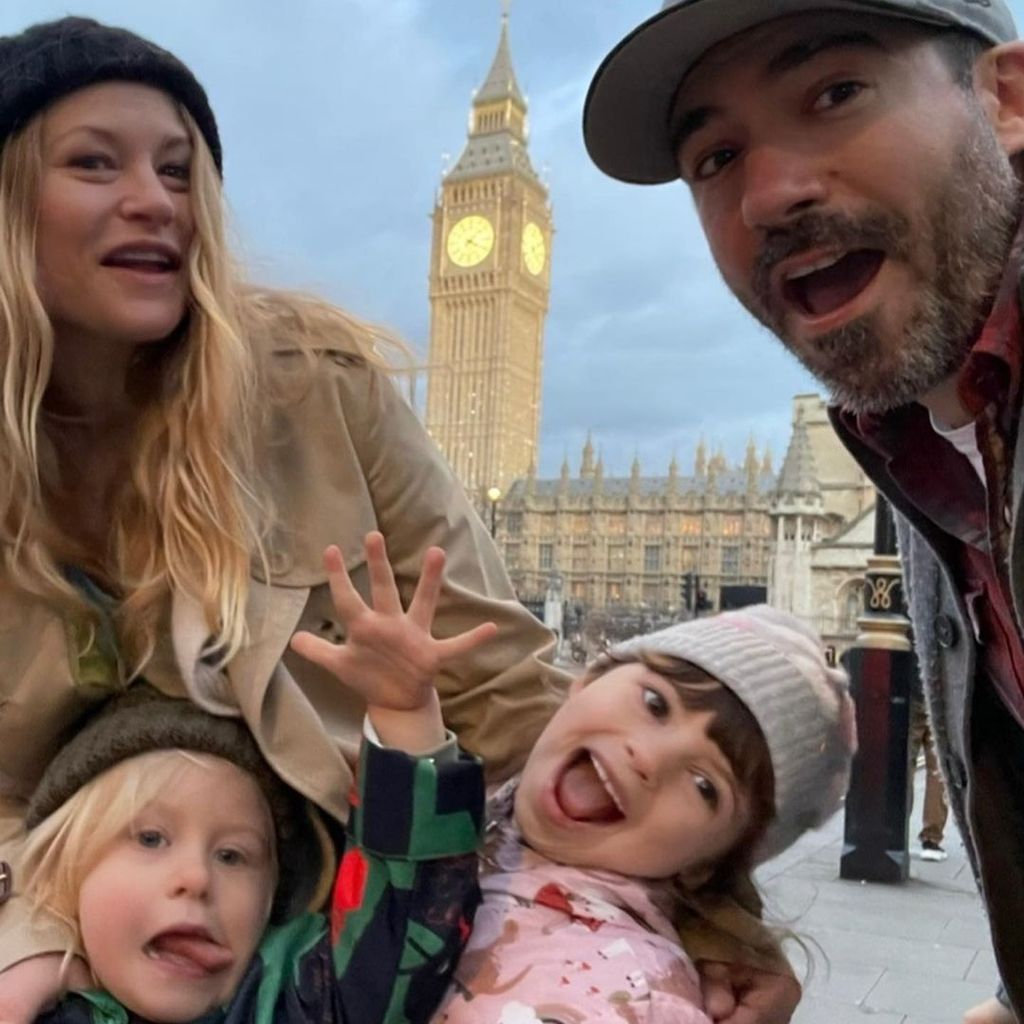 Emilie de Ravin und Eric mit ihren Kindern