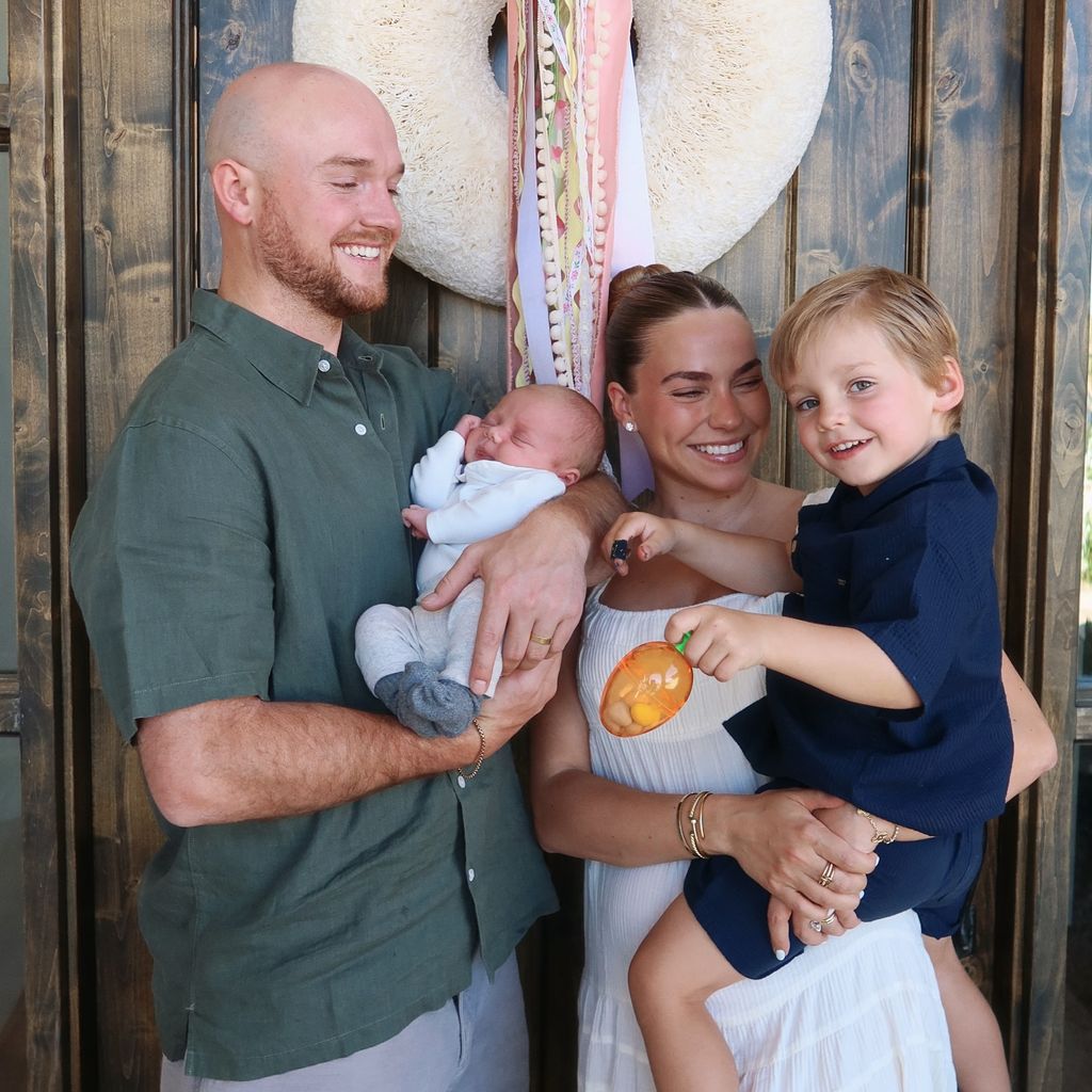 Emilie Kiser mit ihrem Mann Brady und ihren Söhnen Teddy und Trigg, April 2025