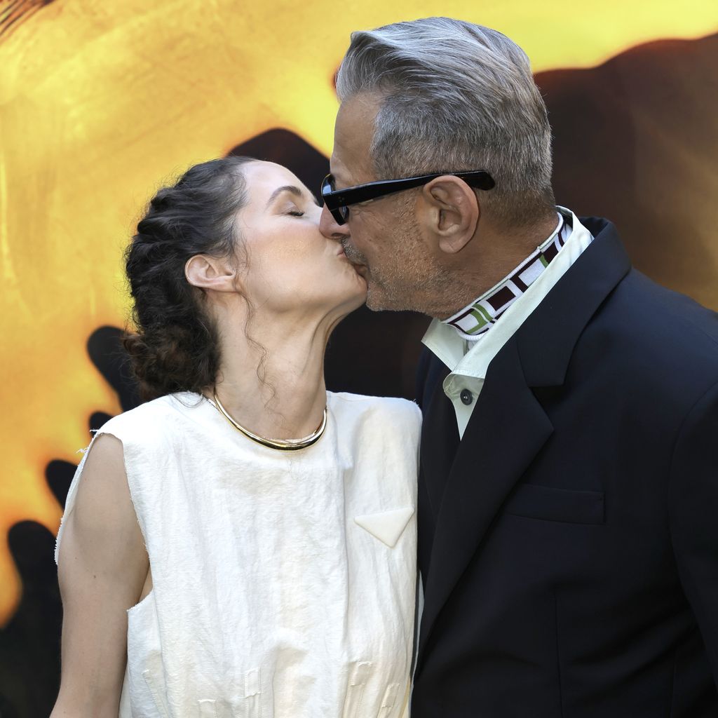 Emilie Livingston und Jeff Goldblum auf dem Red Carpet