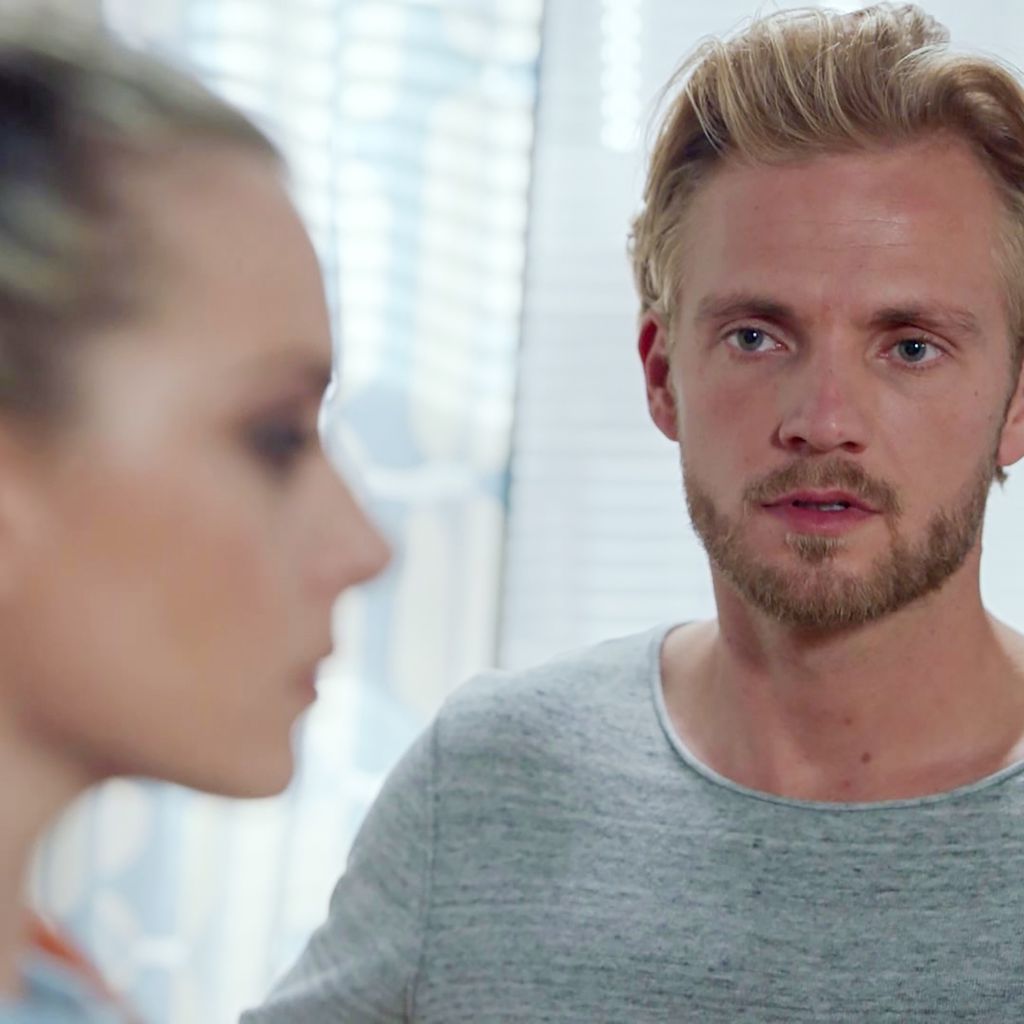 Emily (Anne Menden) und Paul (Niklas Osterloh) bei GZSZ