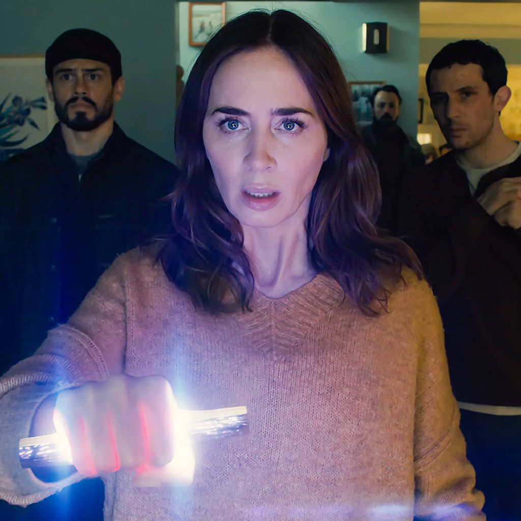 Emily Blunt und Josh O’Connor in einer Szene aus Steven Spielbergs "Disclosure Day" (2026)