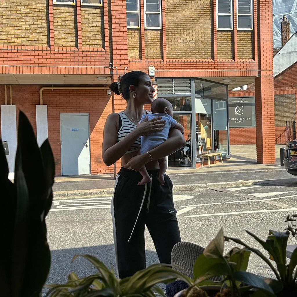 Emily Faye Miller und ihr Baby Reggie, August 2024
