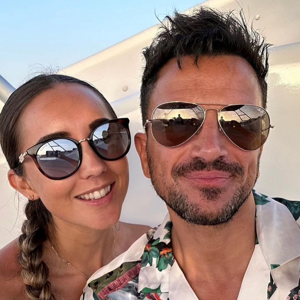 Emily MacDonagh und Peter Andre im Februar 2023