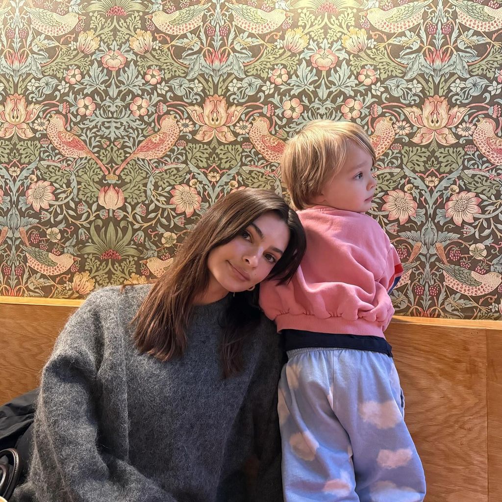 Emily Ratajkowski und ihr Sohn Sylvester Apollo Bear, Dezember 2024