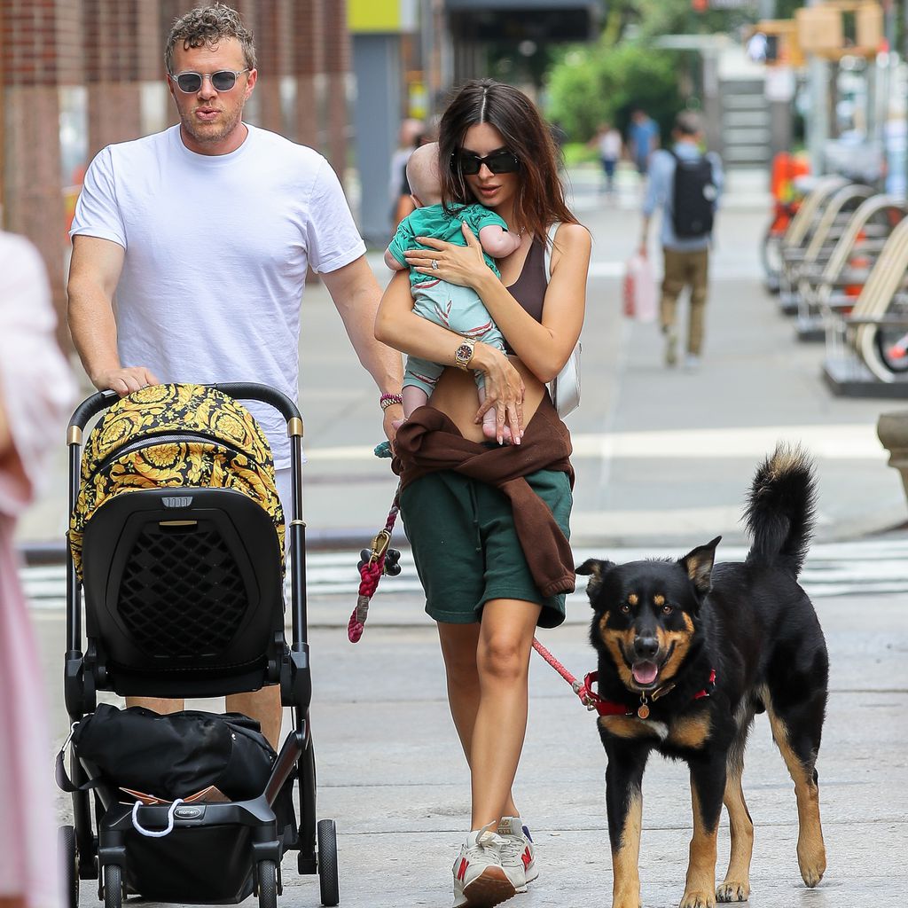 Emily Ratajkowski mit ihrer Familie in New York, Juli 2021