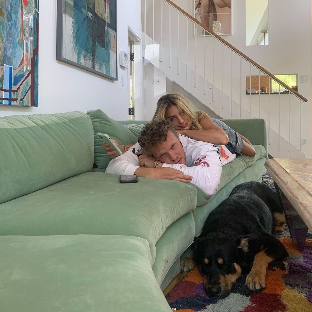 Emily Ratajkowski, Sebastian Bear-McClard und ihr Hund Colombo im Juli 2020