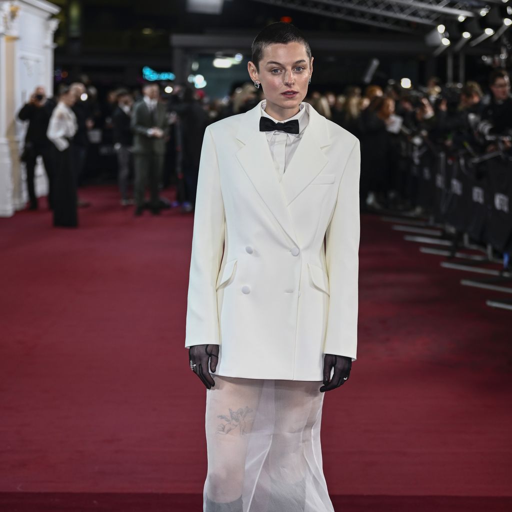 Emma Corrin, Abschlussfeier von "The Crown", Dezember 2023