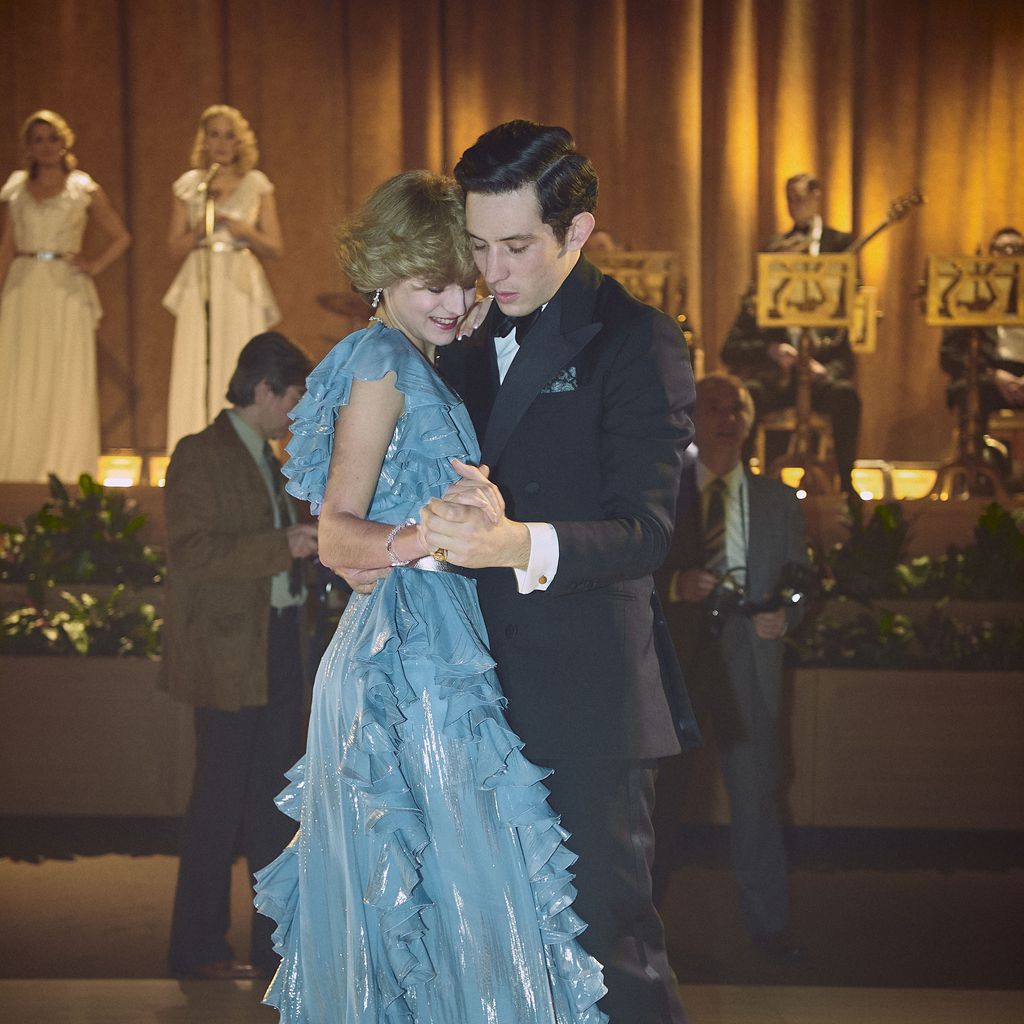 Emma Corrin und Josh O'Connor in "The Crown"