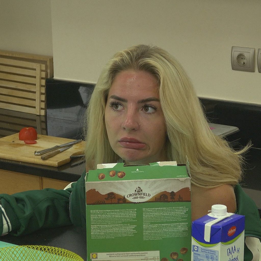 Emma Fernlund in "Match My Ex"
