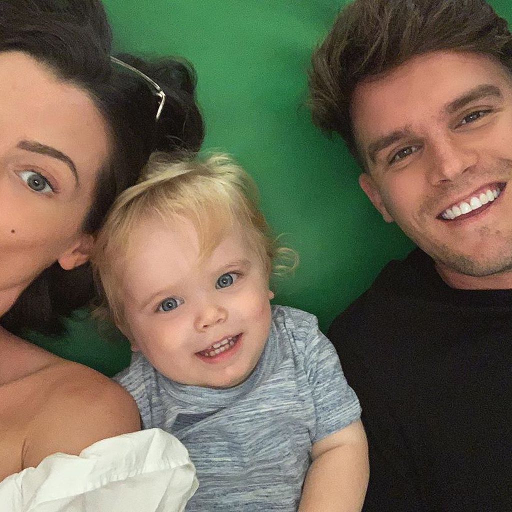 Emma McVey und Gaz Beadle mit ihrem Sohn Chester